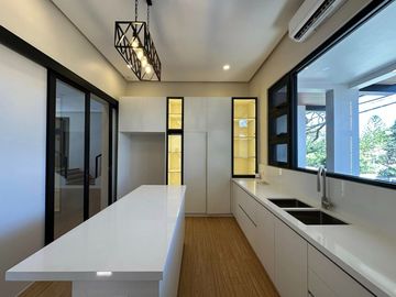 For Sale: Modern Bungalow House & Lot located at Ayala Alabang, Muntinlupa City