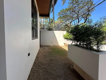 For Sale: Modern Bungalow House & Lot located at Ayala Alabang, Muntinlupa City