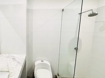 VENDO dpto impecable miraflores Diezcanseco 2dor $255,000