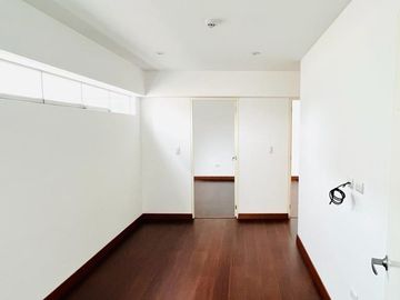 VENDO dpto impecable miraflores Diezcanseco 2dor $255,000