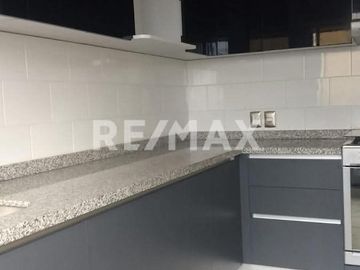 Depto. En venta con amenidades y vista panorámica, cerca del metrobus Luz Saviñon.