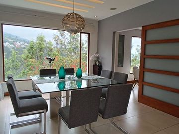 Casa en venta en Cumbayá – Sector El Cebollar