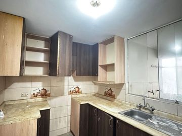 vendo amplio departamento con cochera y ascensor cerca al palomar