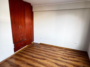 vendo amplio departamento con cochera y ascensor cerca al palomar