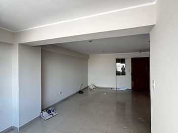 vendo amplio departamento con cochera y ascensor cerca al palomar