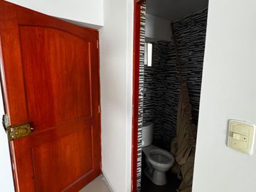 vendo amplio departamento con cochera y ascensor cerca al palomar