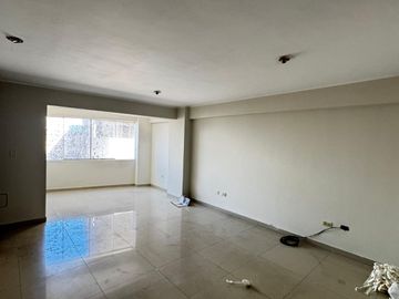vendo amplio departamento con cochera y ascensor cerca al palomar