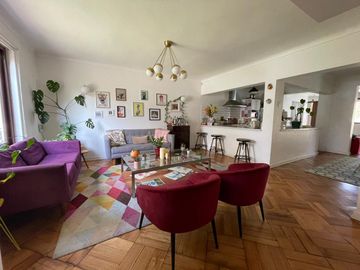Luminosa Casa Antigua Remodelada En Ñuñoa / 3d 3b