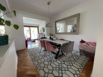 Luminosa Casa Antigua Remodelada En Ñuñoa / 3d 3b