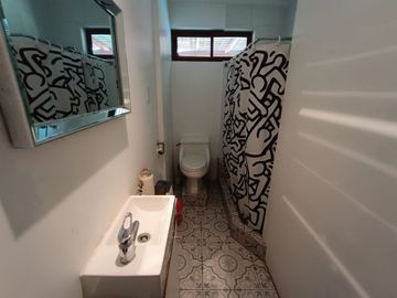 Luminosa Casa Antigua Remodelada En Ñuñoa / 3d 3b