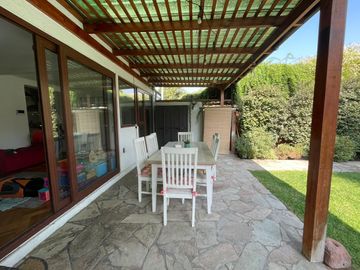 Luminosa Casa Antigua Remodelada En Ñuñoa / 3d 3b