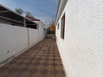 Luminosa Casa Antigua Remodelada En Ñuñoa / 3d 3b