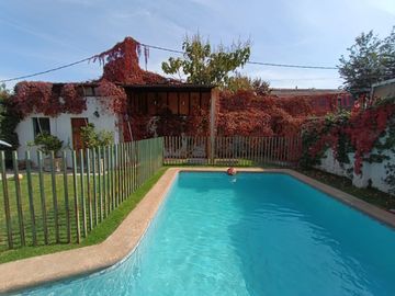 Luminosa Casa Antigua Remodelada En Ñuñoa / 3d 3b