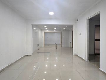 CASA CON  ESTACIONAMIENTO