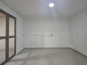 CASA CON  ESTACIONAMIENTO