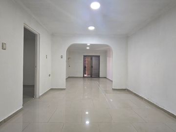 CASA CON  ESTACIONAMIENTO