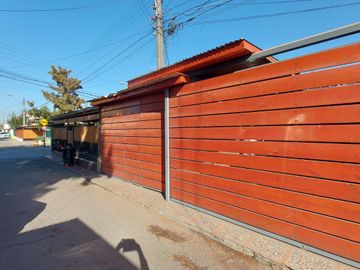 CASA CON  ESTACIONAMIENTO