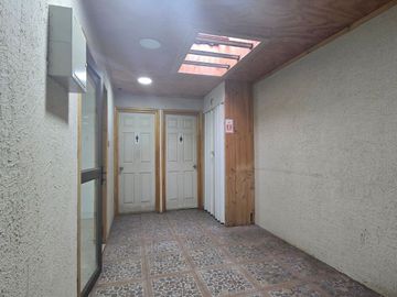 CASA CON  ESTACIONAMIENTO