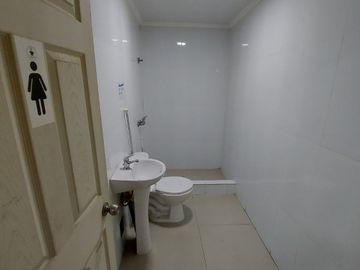 CASA CON  ESTACIONAMIENTO