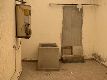 Casa venta en Paseos de Miravalle con local comercial en León, Gto.