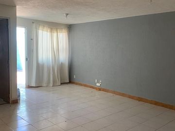 Casa venta en Paseos de Miravalle con local comercial en León, Gto.