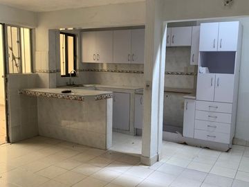 Casa venta en Paseos de Miravalle con local comercial en León, Gto.