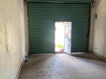 Casa venta en Paseos de Miravalle con local comercial en León, Gto.