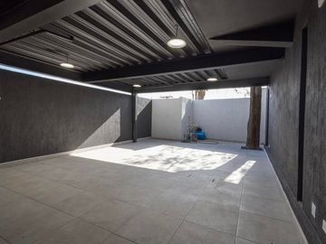 Casa NUEVA en VENTA con acabados residenciales de lujo en una ubicación privilegiada.