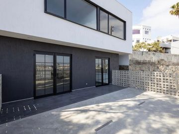 Casa NUEVA en VENTA con acabados residenciales de lujo en una ubicación privilegiada.