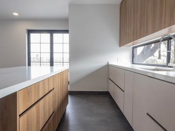 Casa NUEVA en VENTA con acabados residenciales de lujo en una ubicación privilegiada.