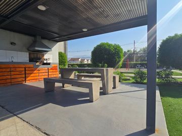 DEPTO FAMILIAR EN HUECHURABA CON ESTACIONAMIENTO