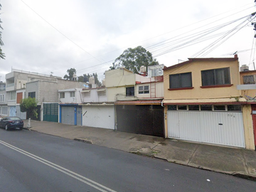 Bonita casa muy bien ubicada