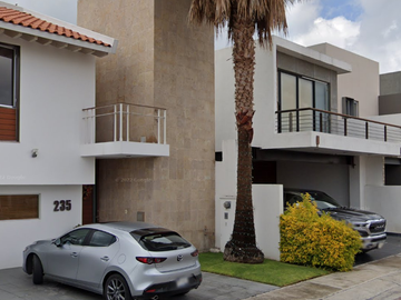 HERMOSA CASA EN CUMBRES DEL LAGO JURIQUILLA