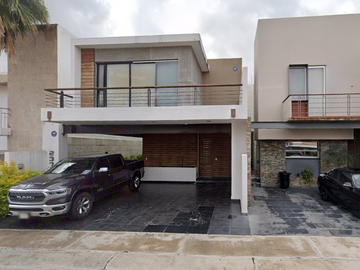 HERMOSA CASA EN CUMBRES DEL LAGO JURIQUILLA