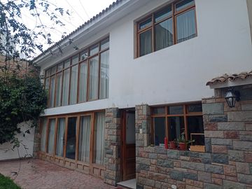 Urb. El Recreo Casa de 309.48m2 ideal para Clínica o Empresa