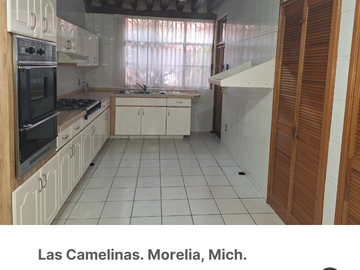 RESIDENCIA EN BOSQUE CAMELINAS