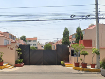 Casa Remate Cercano A Alameda del Sur En Calzada De Las Bombas