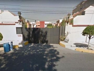 Casa Remate Cercano A Alameda del Sur En Calzada De Las Bombas