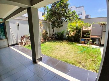 🏡 ¡TU HOGAR IDEAL EN SURCO! ESPACIOSA Y ACOGEDORA CASA EN RESIDENCIAL HIGUERETA