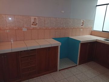REMATO Casa-Edificio en Santa Teresa de Ávila esquina