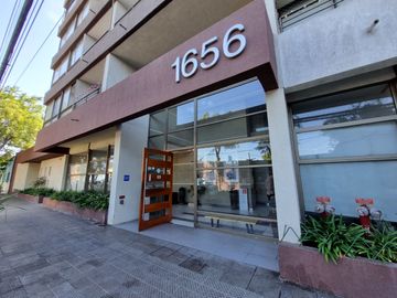 Venta de Lindo Depto. de 2 dormitorios 2 baños. Metro Ñuble.