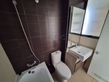 Venta de Lindo Depto. de 2 dormitorios 2 baños. Metro Ñuble.