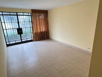 HERMOSA CASA EN VENTA EN LOS OLIVOS