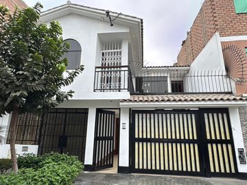 HERMOSA CASA EN VENTA EN LOS OLIVOS