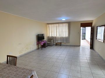 HERMOSA CASA EN VENTA EN LOS OLIVOS
