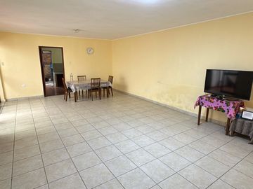 HERMOSA CASA EN VENTA EN LOS OLIVOS