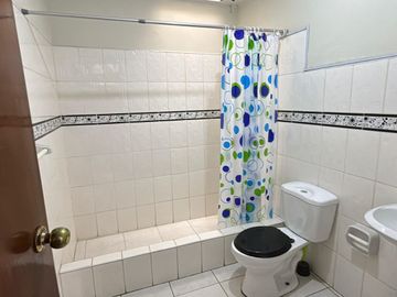 HERMOSA CASA EN VENTA EN LOS OLIVOS