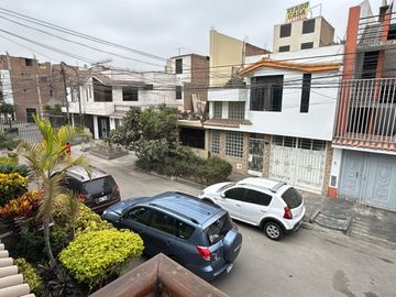 HERMOSA CASA EN VENTA EN LOS OLIVOS