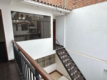 HERMOSA CASA EN VENTA EN LOS OLIVOS
