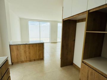 Venta de casa de 3 habitaciones en urbanización privada, Sur de Manta.